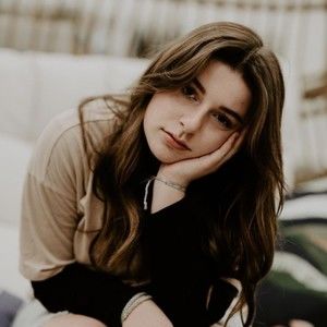 Meet your Posher, Emry